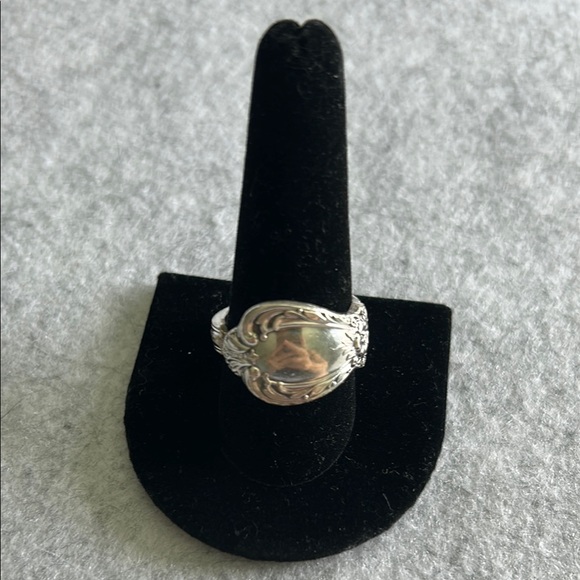 Oneida Stainless Steel Vintage-Inspired Thumb Ring - Picture 2 of 16